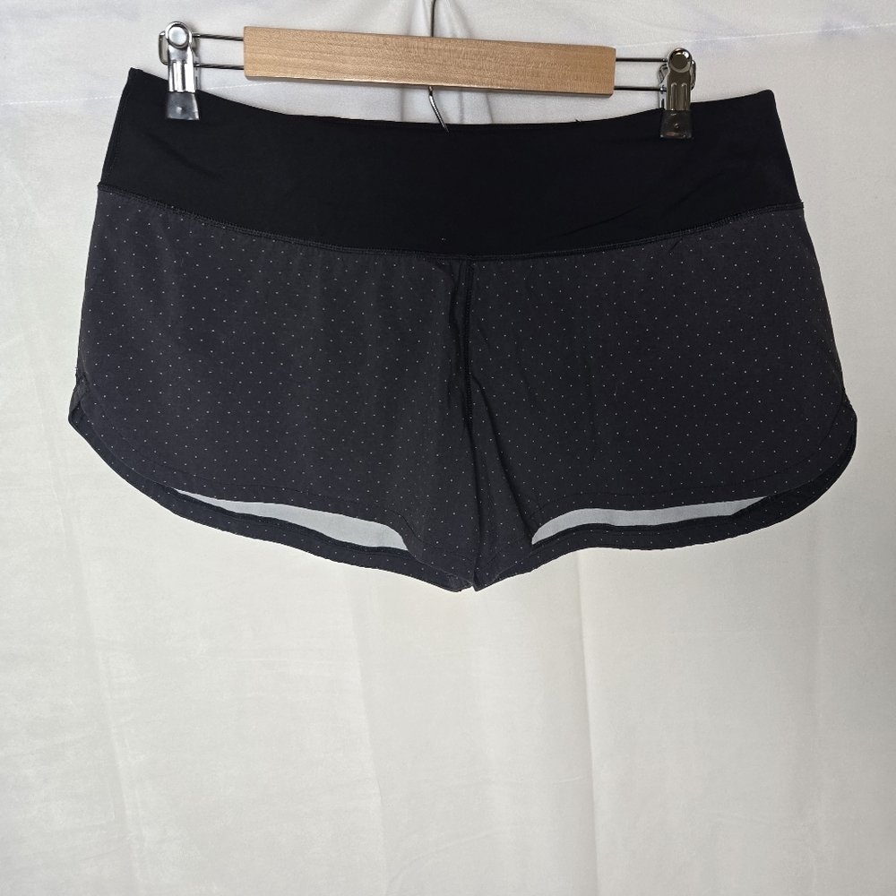 Vuori Omni Performance Athletic Running Shorts Size Large Built in Liner